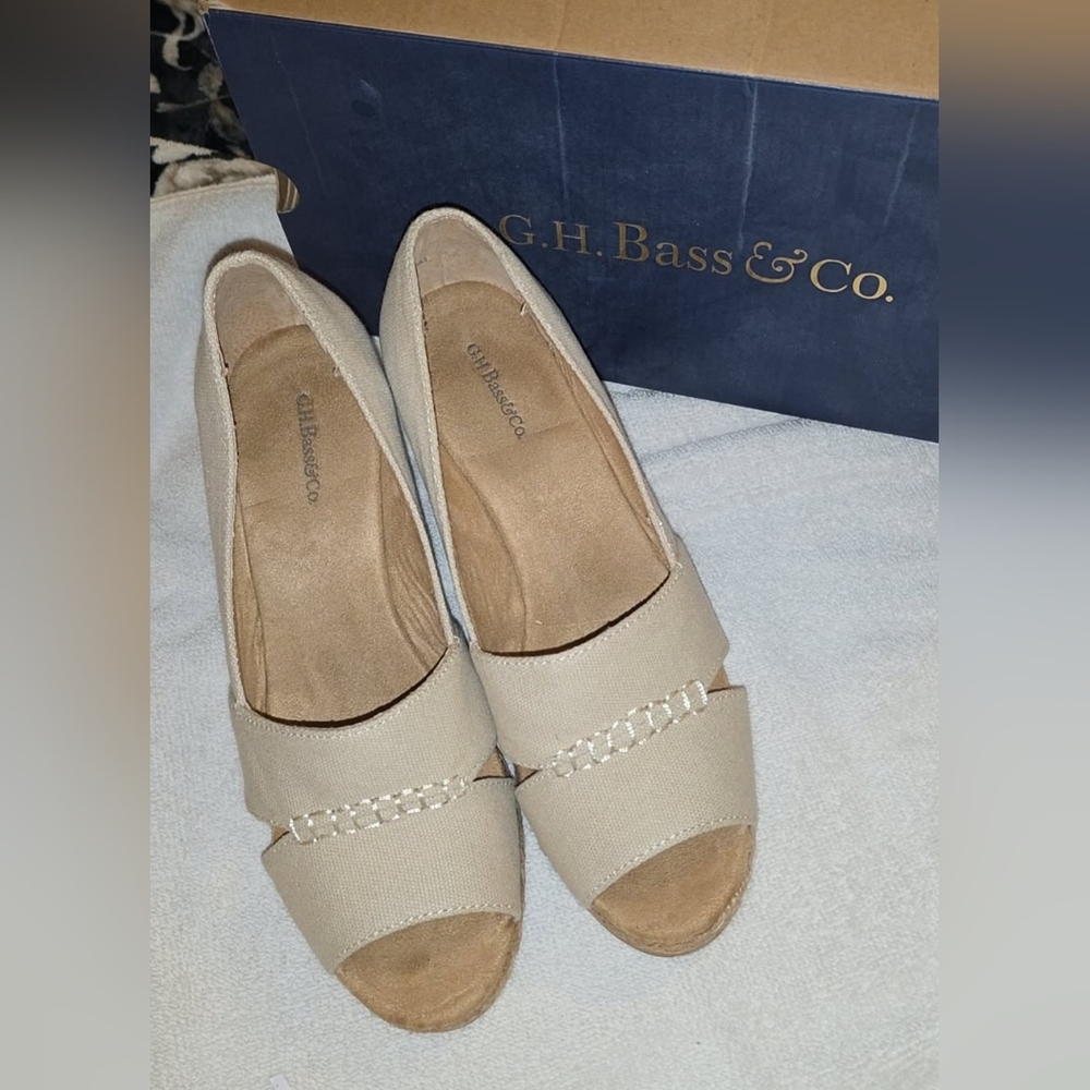 G.H. Bass & Co. Women's Tan Espadrille Peep Toe Shoes - Size 7 - Good Condition